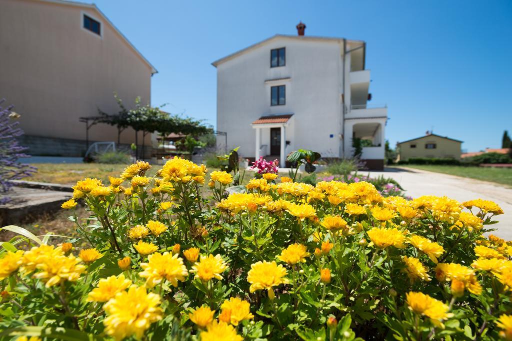 Apartments Zdenka Rovinjsko Selo Exterior foto